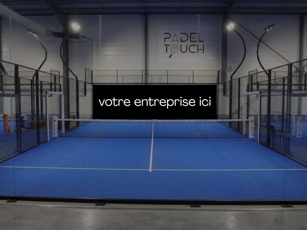 Exemple de visibilité d’entreprise sur un terrain de padel